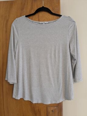 Green Envelope Women's Black & White Striped 3/4 Sleeve Top